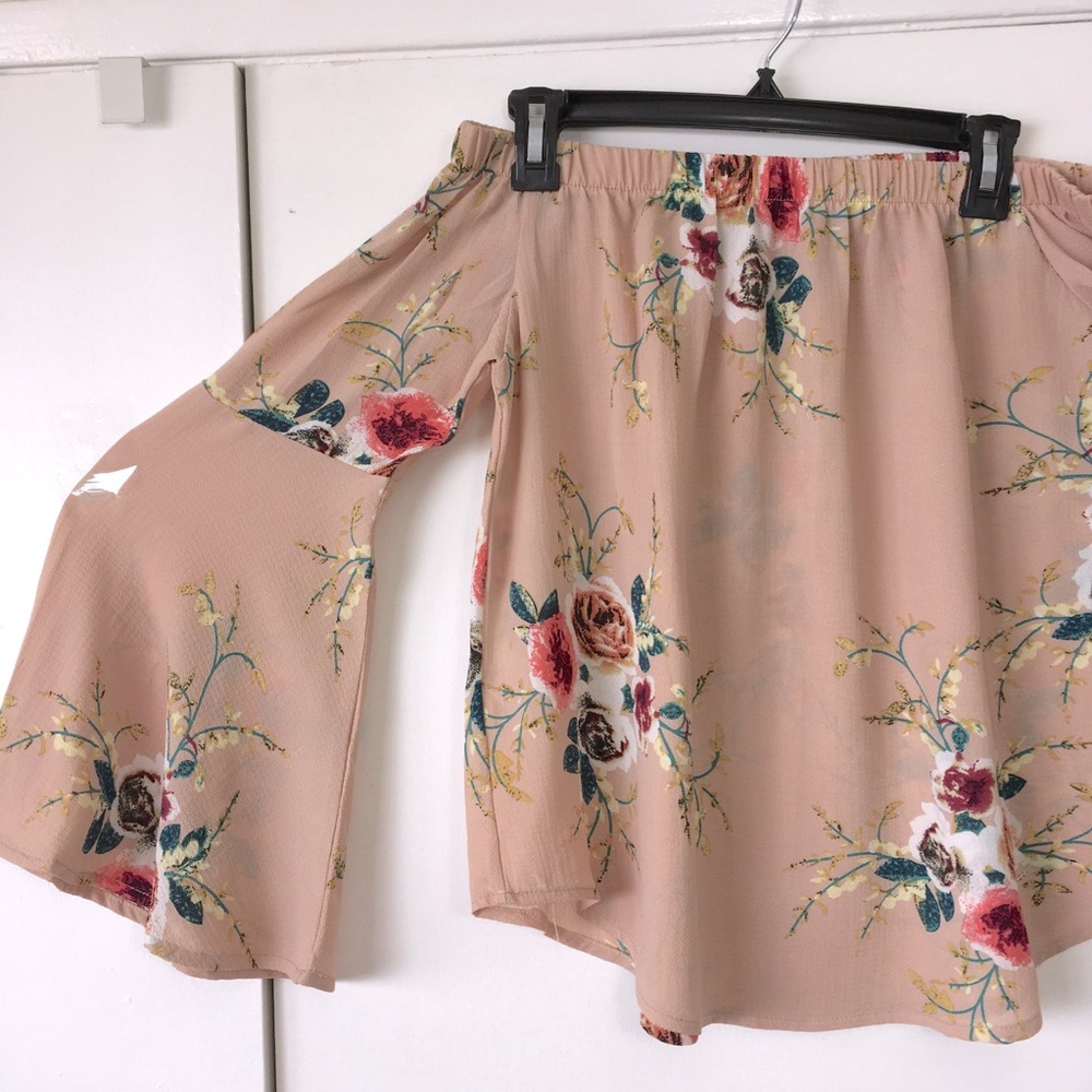 Beautiful off the shoulder top💐 with bell sleeves